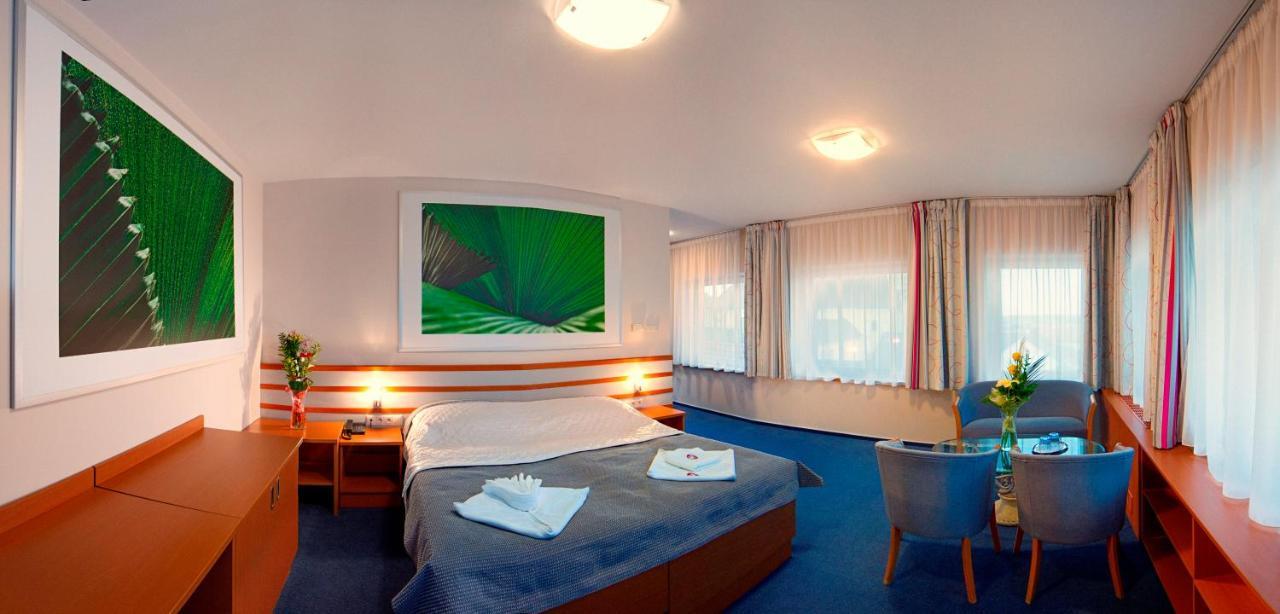 Hotel Air Holíč Bagian luar foto